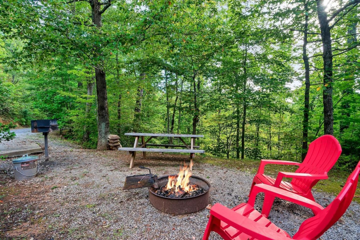 Romantic Mtn Cabin Hot Tub & Jacuzzi Views Sevierville Dış mekan fotoğraf