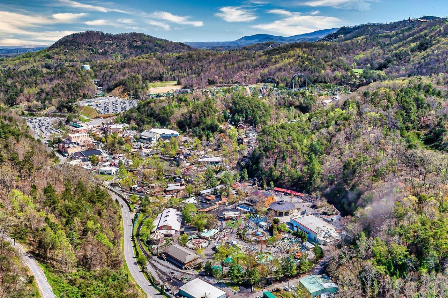 Romantic Mtn Cabin Hot Tub & Jacuzzi Views Sevierville Dış mekan fotoğraf
